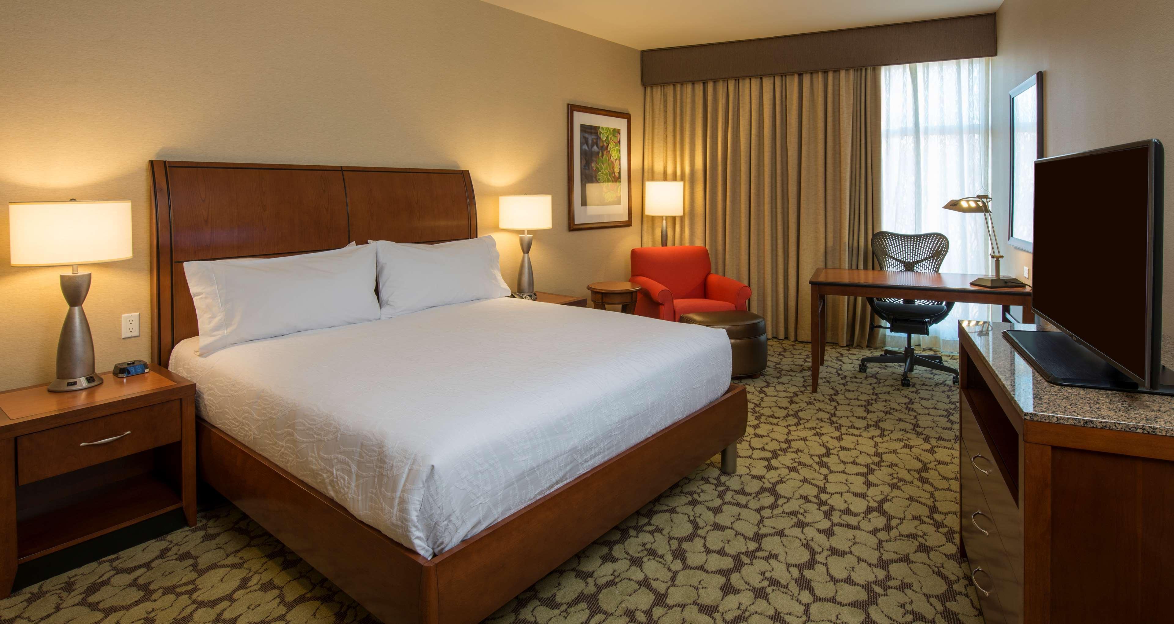 Hilton Garden Inn Alexandria Old Town National Harbor Exterior photo
