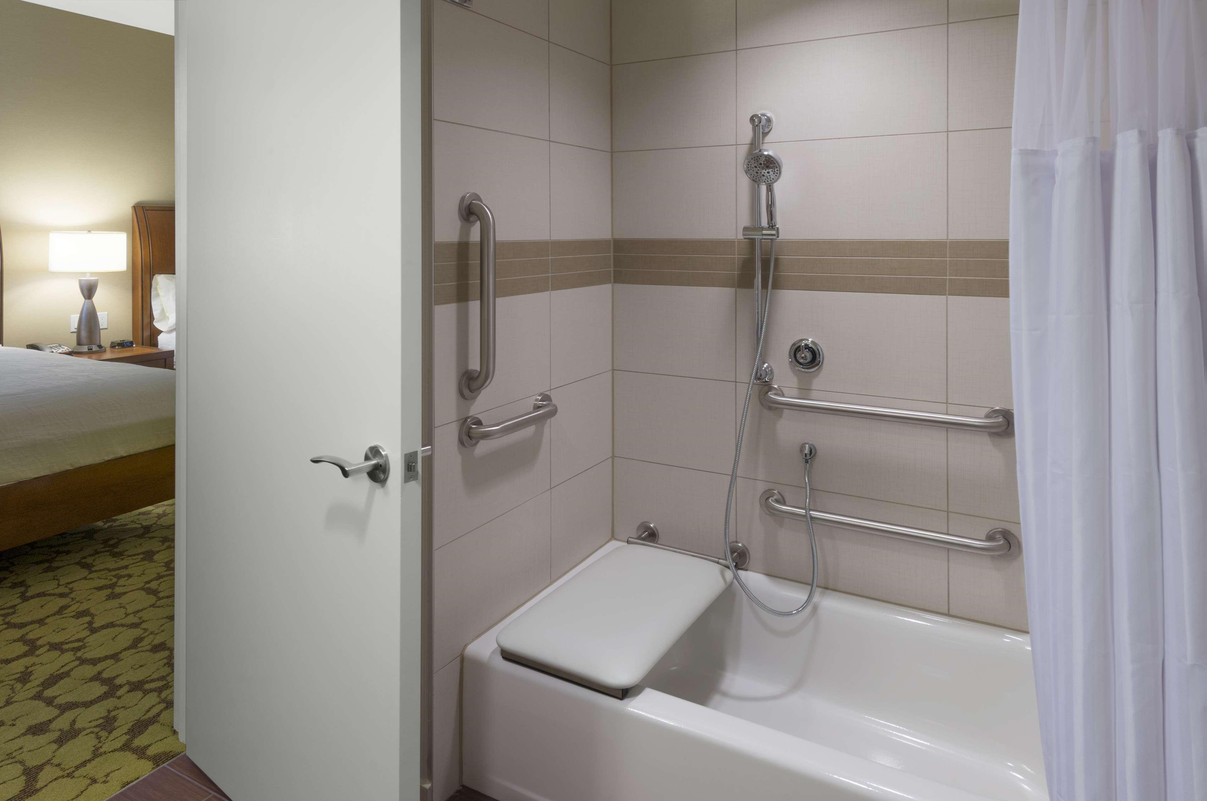 Hilton Garden Inn Alexandria Old Town National Harbor Exterior photo
