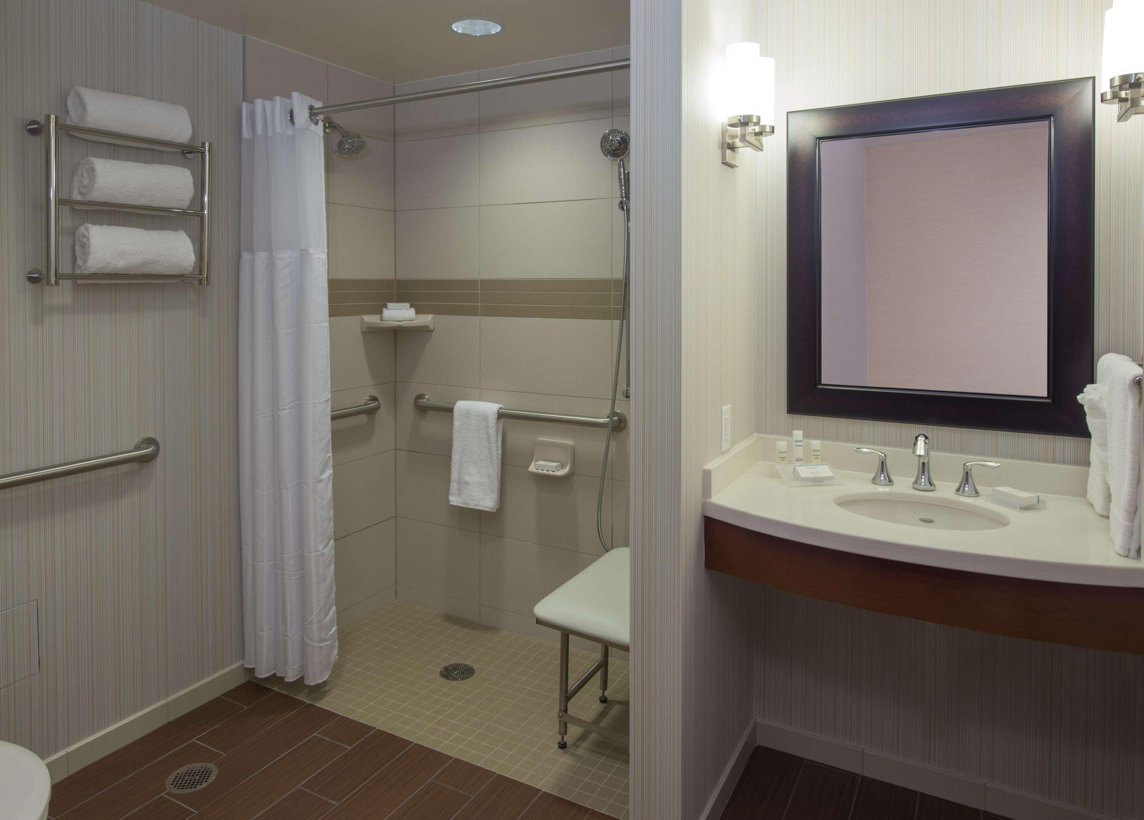 Hilton Garden Inn Alexandria Old Town National Harbor Exterior photo