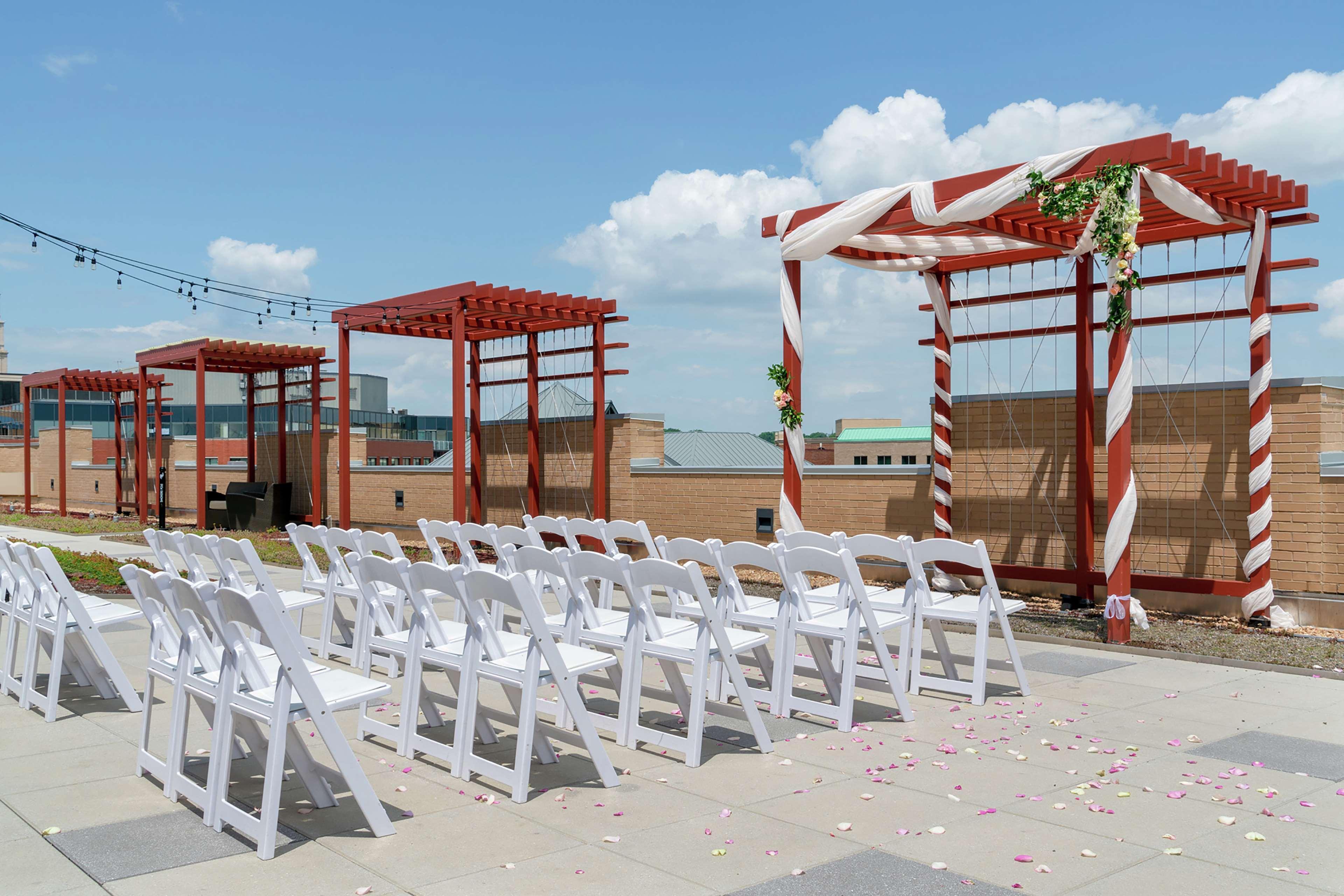 Hilton Garden Inn Alexandria Old Town National Harbor Exterior photo