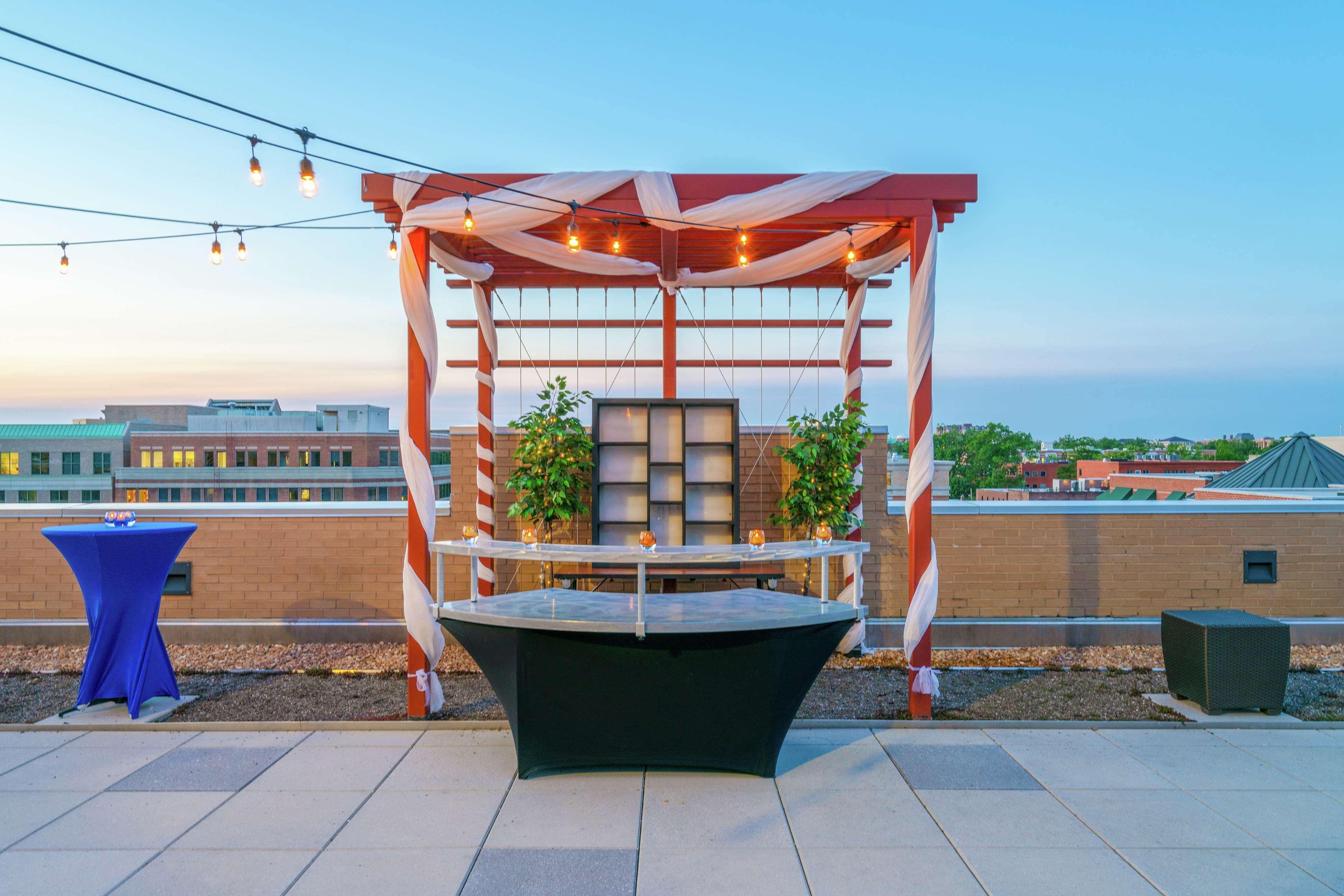 Hilton Garden Inn Alexandria Old Town National Harbor Exterior photo