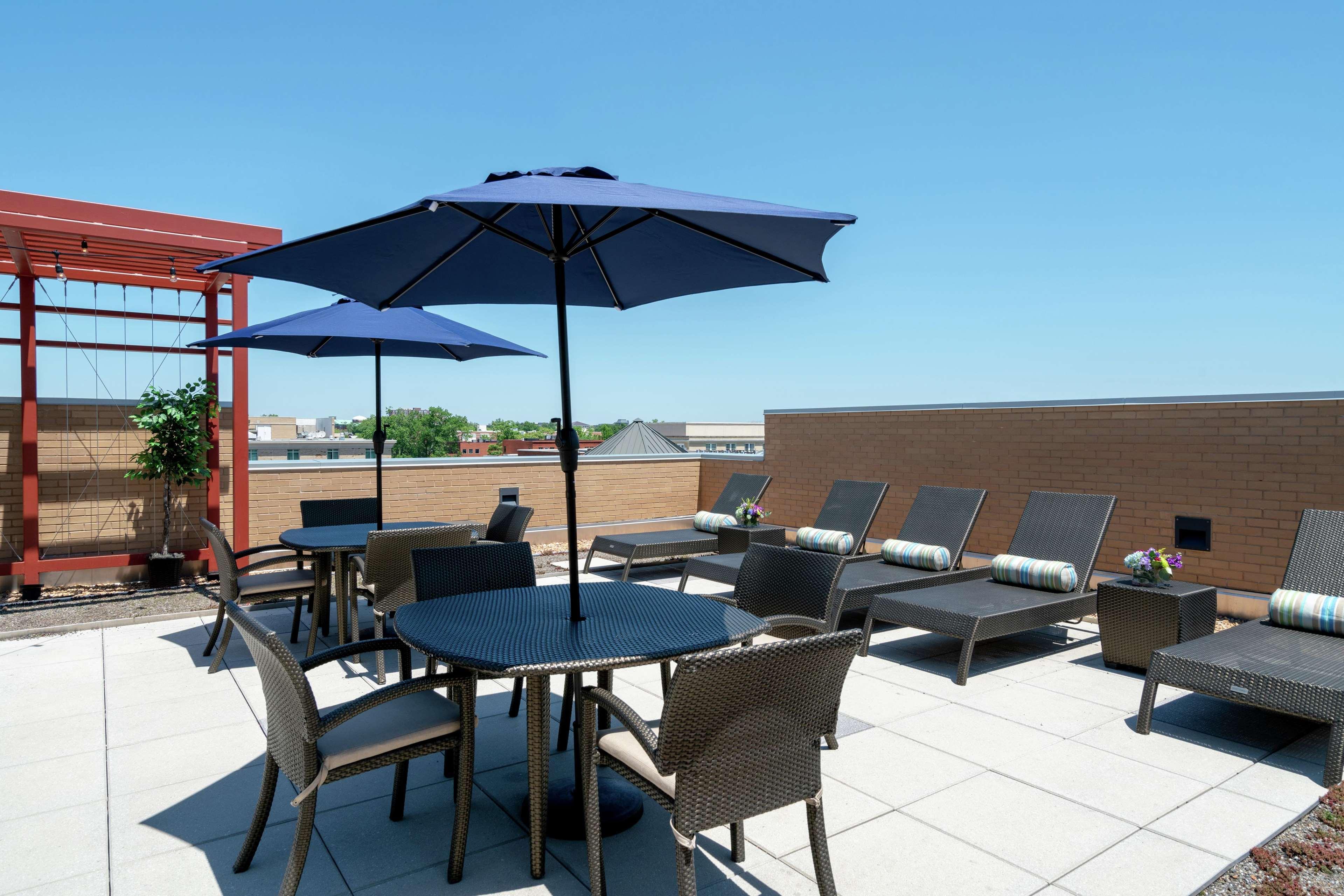Hilton Garden Inn Alexandria Old Town National Harbor Exterior photo